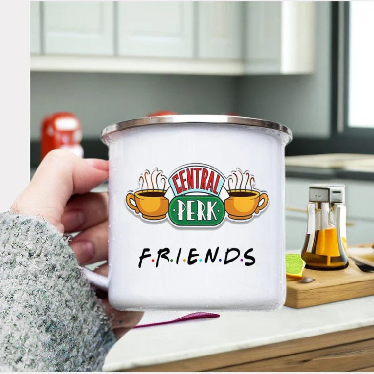 Donnez du caractère à vos pauses café avec le mug Central Perk en acier inoxydable