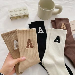 Affrontez l’Hiver avec Élégance et Confort grâce aux Chaussettes Chaudes Kawaii