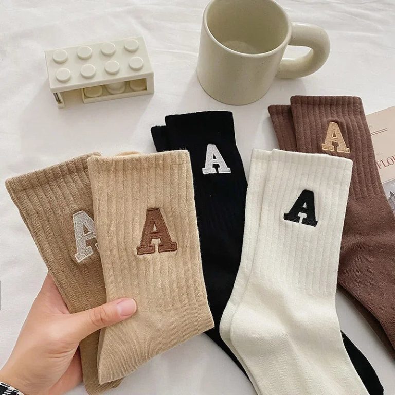 Affrontez l’Hiver avec Élégance et Confort grâce aux Chaussettes Chaudes Kawaii