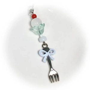 Révélez Votre Style Unique avec un Pendentif Téléphone Kawaii Folk