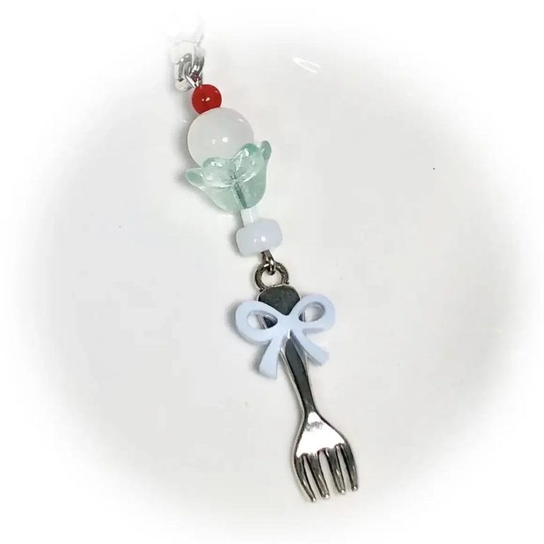 Révélez Votre Style Unique avec un Pendentif Téléphone Kawaii Folk