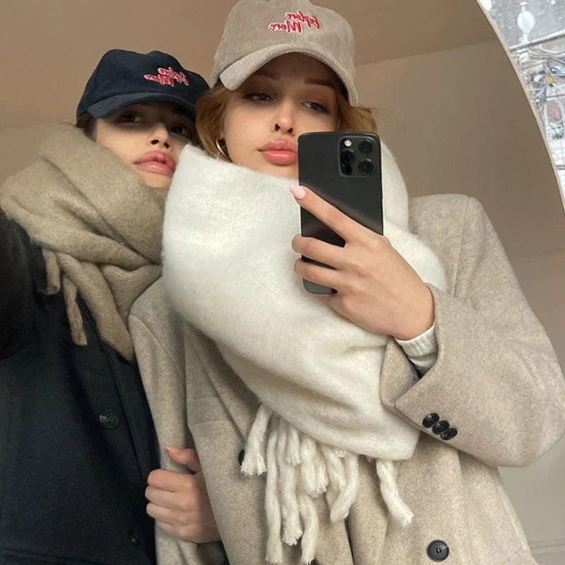 Chic et Confort Absolu : Sublimez Votre Hiver avec une Écharpe en Cachemire Élégante