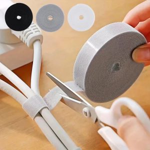 Rangement Intelligent des Câbles : L’Attache Réutilisable qui Simplifie Votre Quotidien