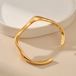 Élégance Affirmée : Pourquoi Choisir le Bracelet Ouvert Métal Chunky en Plaqué Or 18k