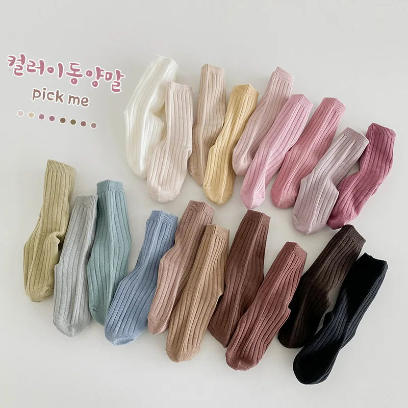 Un confort incomparable et un style raffiné pour les petits pieds