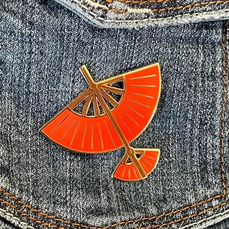 Passez du côté épuré de l'art avec le Pin's Émaillé Red Glider inspiré d'Avatar