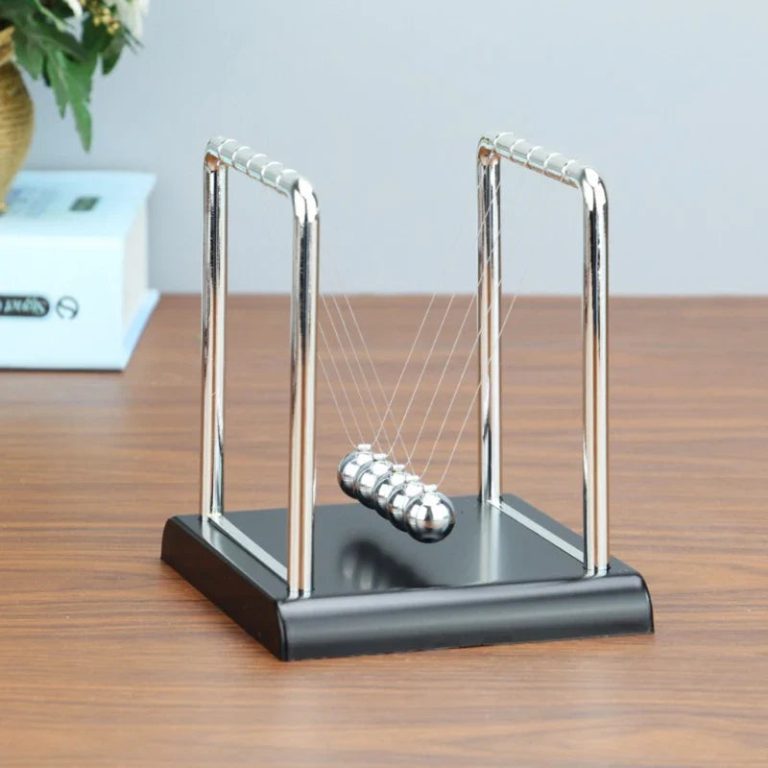 Newton's Cradle Portable : Quand la Science Rencontre l'Esthétique pour un Bien-être Quotidien