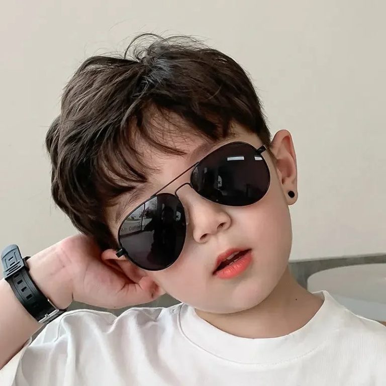 Des Lunettes de Soleil au Style Rétro pour Protéger les Yeux de Vos Enfants