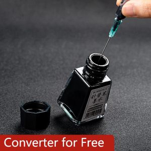 L’art de l’écriture repensé : l’encre noire qui sublime vos tracés