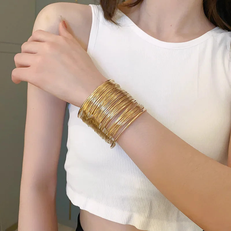 Révélez votre audace avec le Bracelet en Fil de Chanvre Style Métallique – Une alliance parfaite entre luxe et attitude hip-hop