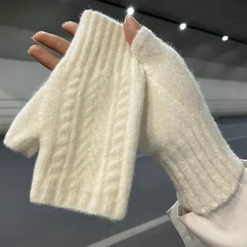 Réinventez votre hiver avec des gants demi-doigts en laine douce, élégance et praticité réunies