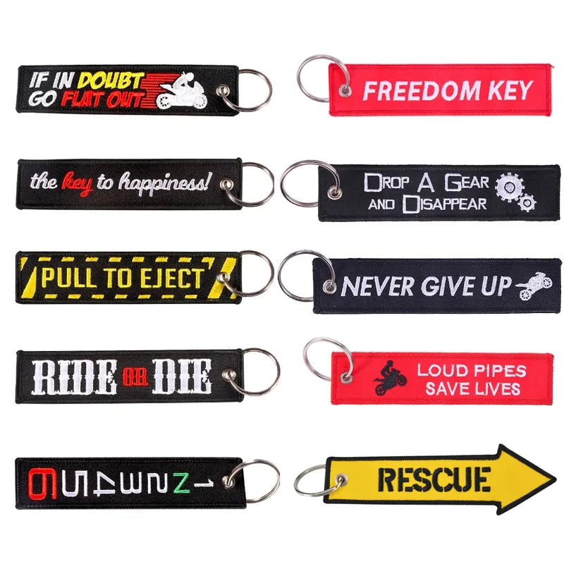 Porte-clés Brodé Double Face "Never Give Up" : Un Accessoire Inspirant qui Change la Donne