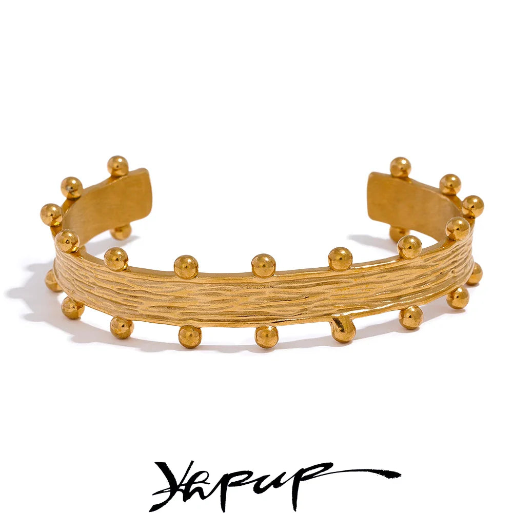 L'Art de Briller : Un Voyage Élégant avec un Bracelet Manchette en Acier Inoxydable Plaqué Or 18K