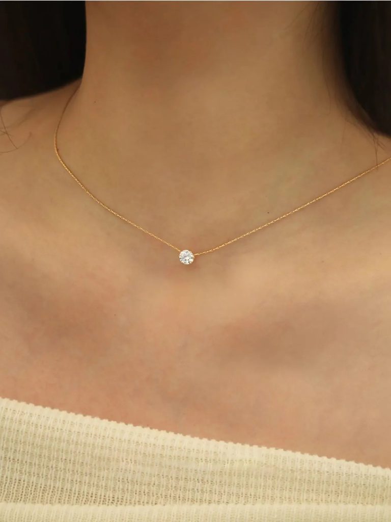 L'élégance Intemporelle : Le Collier Solitaire Charme Zircon qui Sublime Votre Style