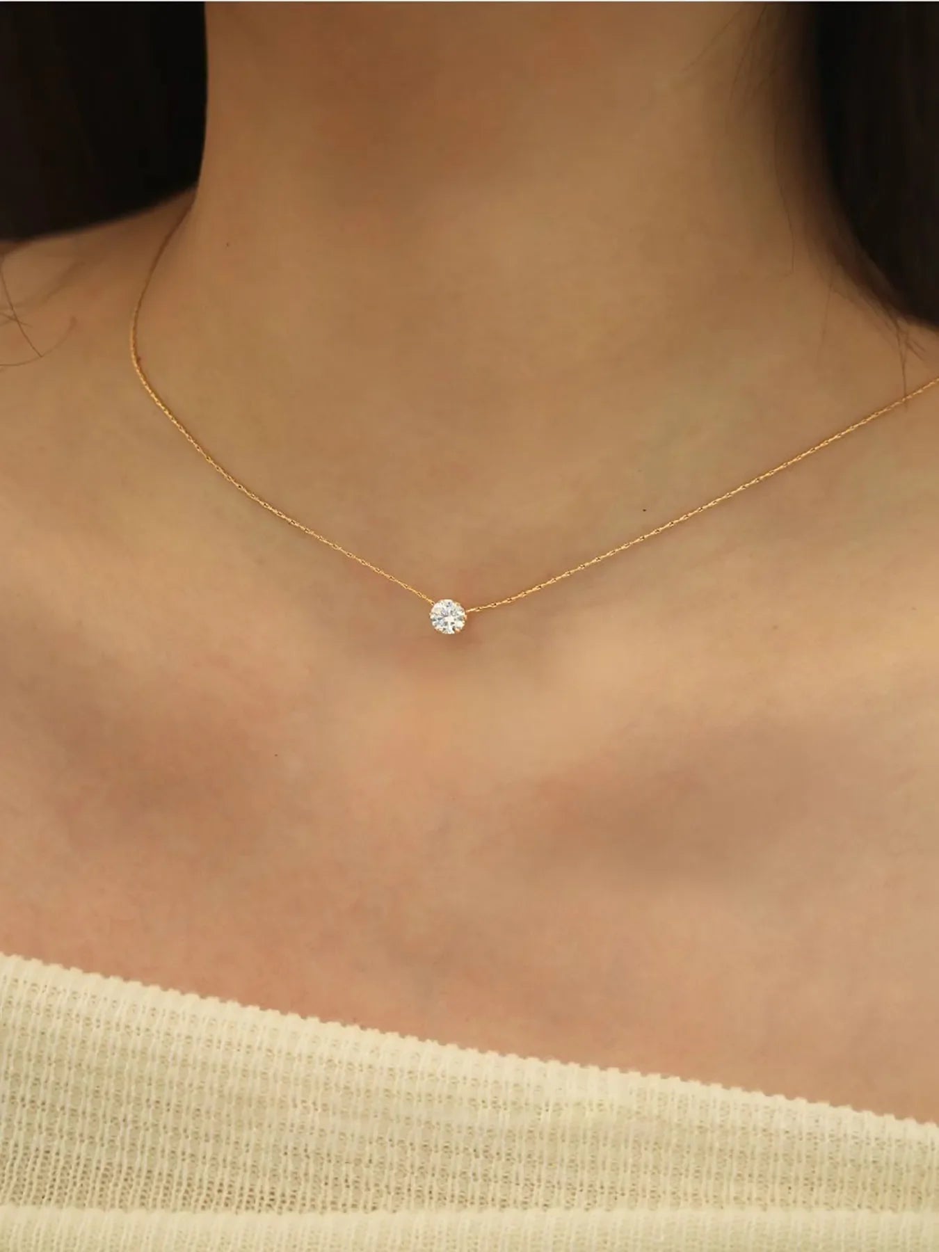 L'élégance Intemporelle : Le Collier Solitaire Charme Zircon qui Sublime Votre Style
