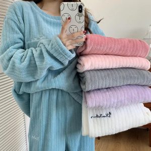 Chic et confort : L'indispensable pyjama en velours côtelé pour un hiver douillet