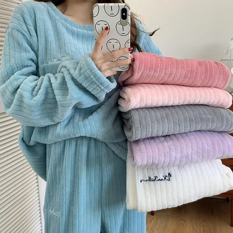 Chic et confort : L'indispensable pyjama en velours côtelé pour un hiver douillet