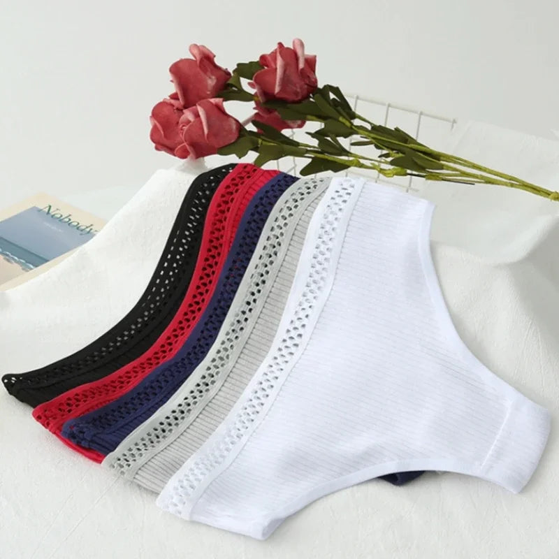 Découvrez l’alliance parfaite entre confort et subtil élégance avec ce string en coton sans couture