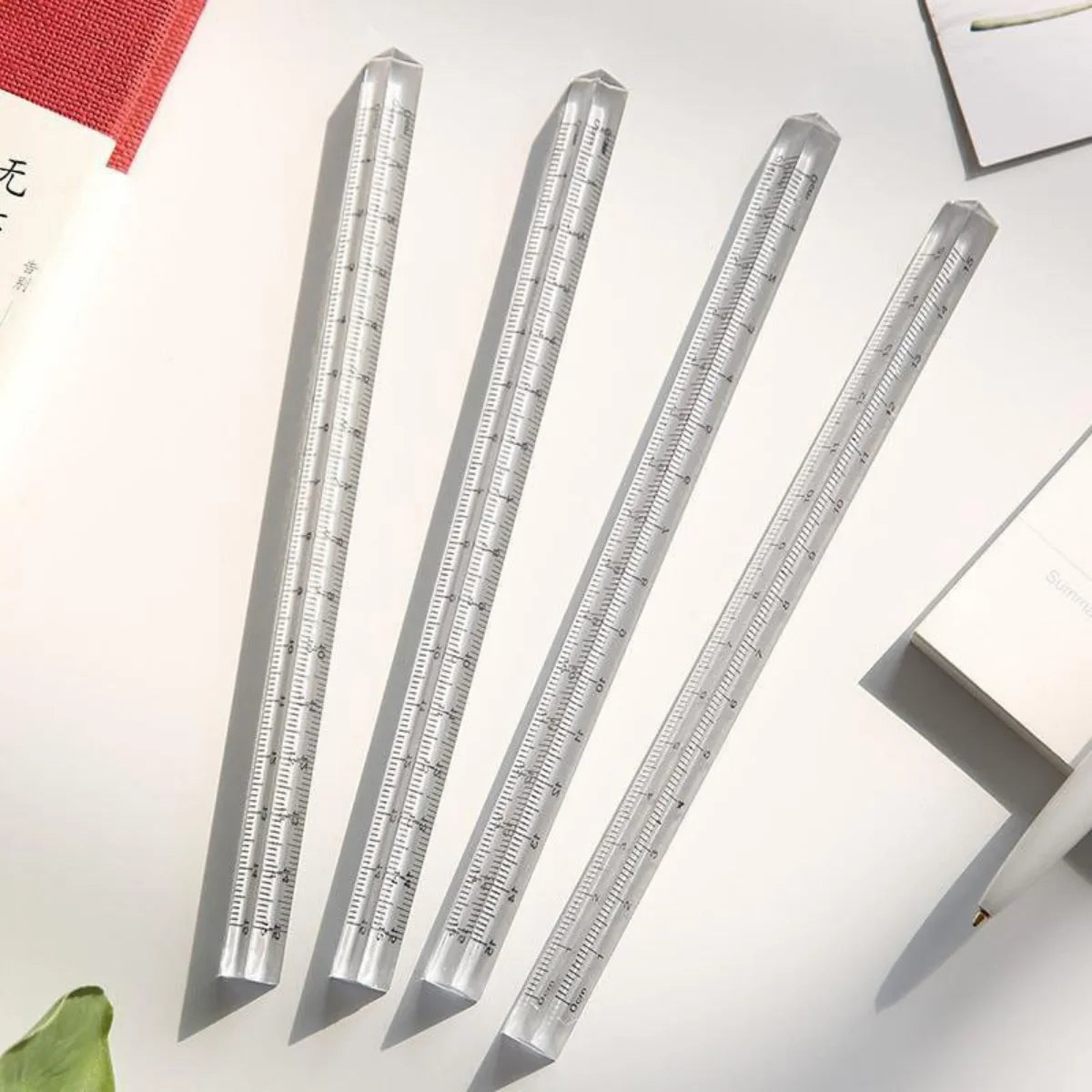 La Règle Triangulaire Transparente : La Clé d’une Précision Inégalée en Dessin Technique