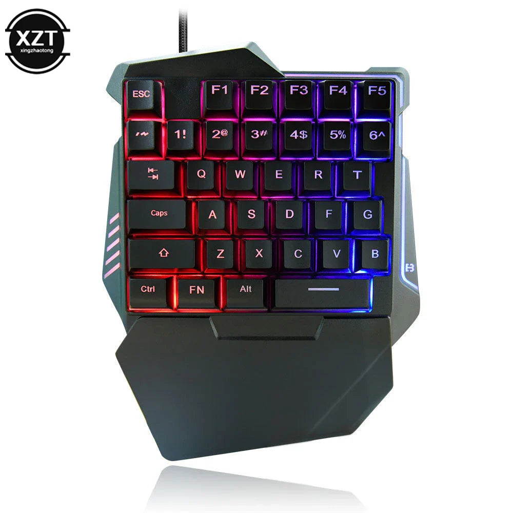 Plongez dans l'univers du gaming avec un clavier compact et ergonomique