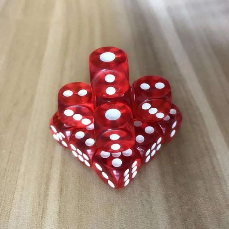 Dynamisez vos soirées avec des dés élégants et précis pour un jeu inoubliable
