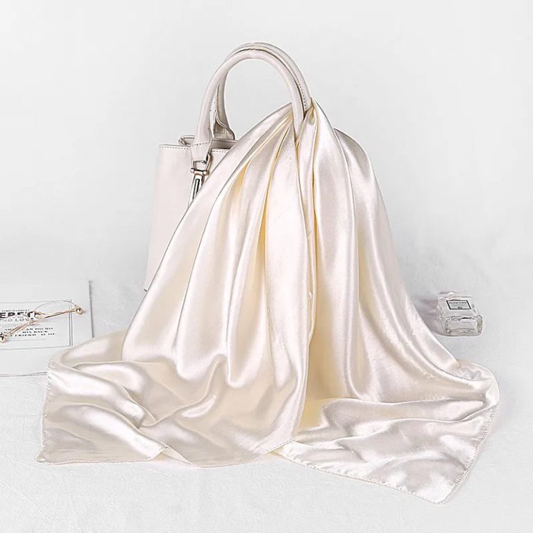 L’Élégance Réinventée : Sublimez Votre Style avec le Foulard Hijab en Satin de Soie