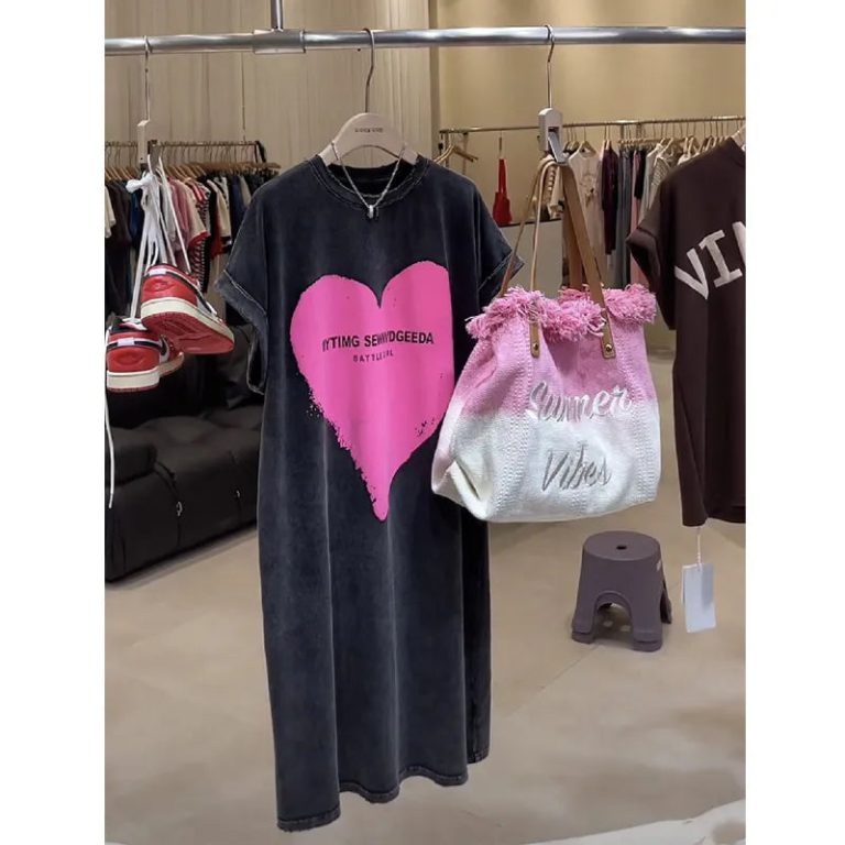 Raffinement Vintage : La Robe T-shirt à Imprimé Lâche qui Élève votre Été