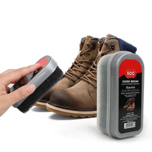 Redécouvrez l’Éclat de Vos Chaussures : Le Kit de Nettoyage Suède à Brosse en Peau de Mouton