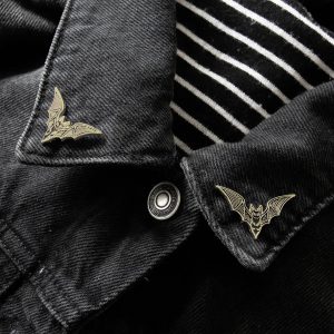 Mystère et Élégance : Sublimez Votre Style avec Ces Broches Chauve-souris Gothiques pour Halloween