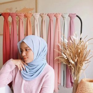Révélez Votre Élégance avec le Hijab en Mousseline de Soie : Un Must-Have pour un Style Raffiné
