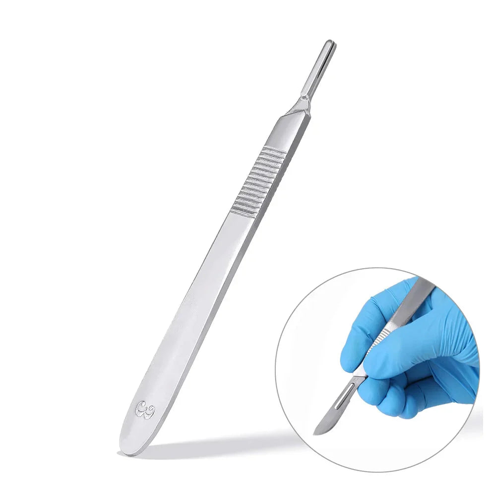 Excellence et Précision en Chirurgie Dentaire : La Poignée en Acier Inoxydable qui Fait la Différence