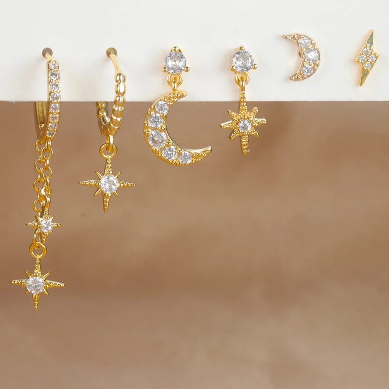 Élégance Lunatique : Un Bijou Raffiné pour Sublimer Votre Style au Quotidien