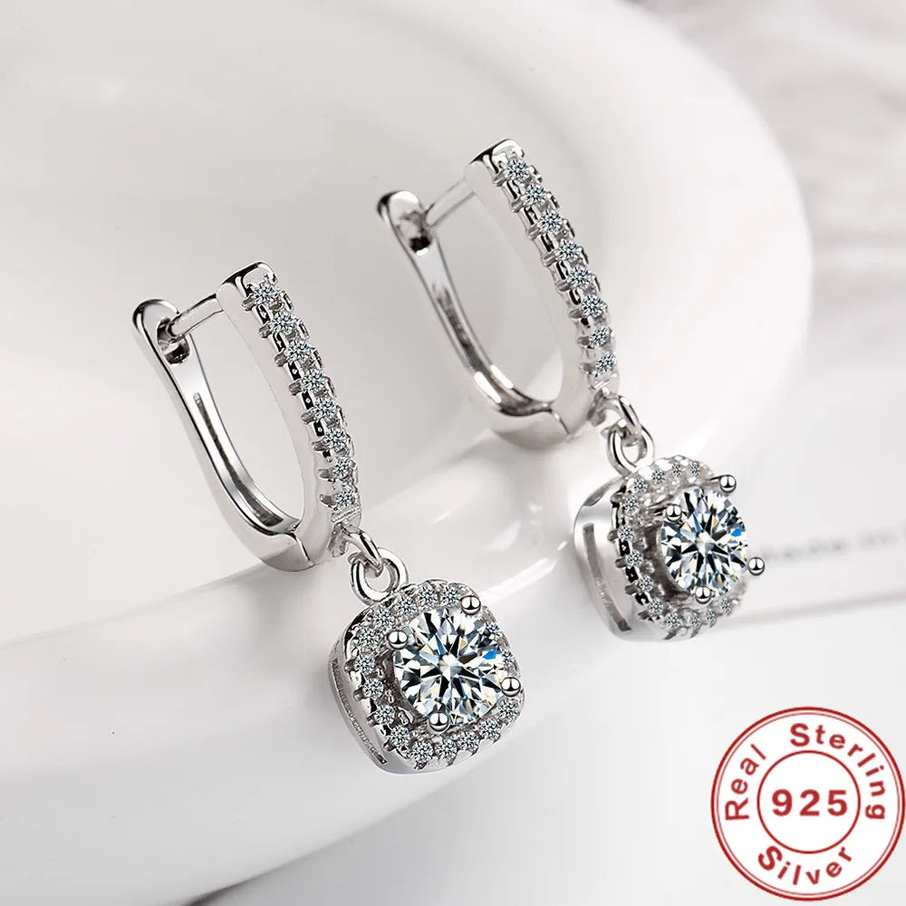 Élevez Votre Style avec des Créoles Élégantes en Argent 925 et Moissanite