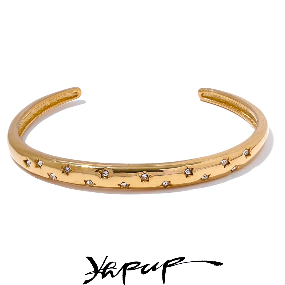 L'élégance contemporaine sublimée par le Bracelet Manchette Étoile en Acier Inoxydable