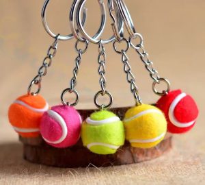 Porte-clés Mini Balle de Tennis en Plastique : l’accessoire incontournable pour les passionnés de sport