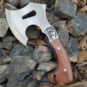 La Hache Doom Blade : L’Alliée Incontournable du Camping et des Aventures en Plein Air