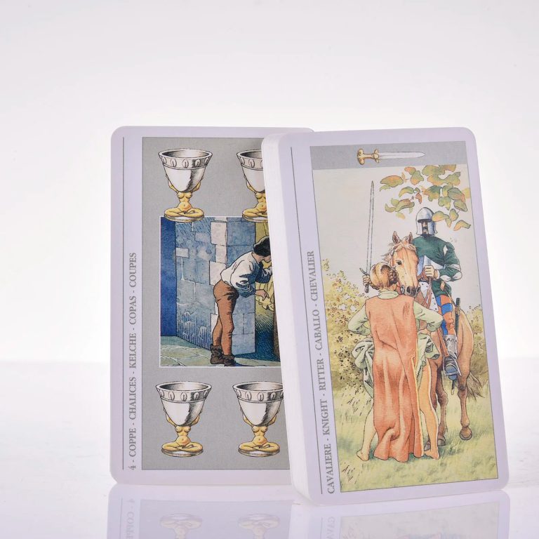 Plongez dans l'univers mystique des cartes de tarot modernes : un outil polyvalent pour l'âme et l'esprit