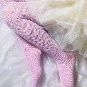 Une touche d’éclat pour les petites princesses : découvrez les collants filet avec strass