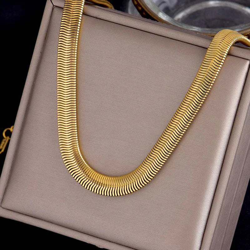 L'Audace au Poignet : Collier en Acier Inoxydable 316L pour Femme qui Réinvente le Style Urbain