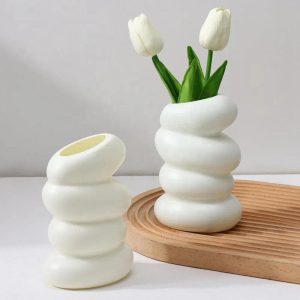 Élégance Moderne et Créative : Sublimez Votre Intérieur avec le Vase Spirale Blanc Nordique