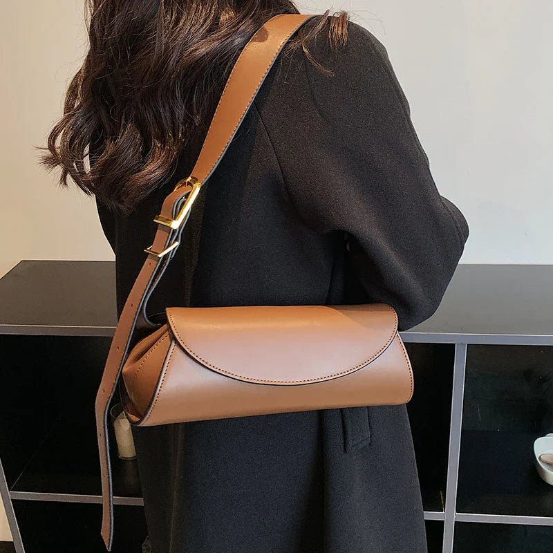 Transformez Votre Look avec l'Élégance Moderne du Sac à Bandoulière en PU