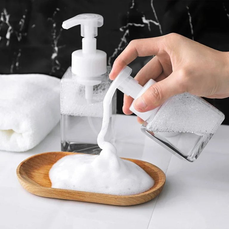 Hygiène Moderne en Mouvement : Le Distributeur de Mousse Révolutionnaire pour Salle de Bain et Voyage