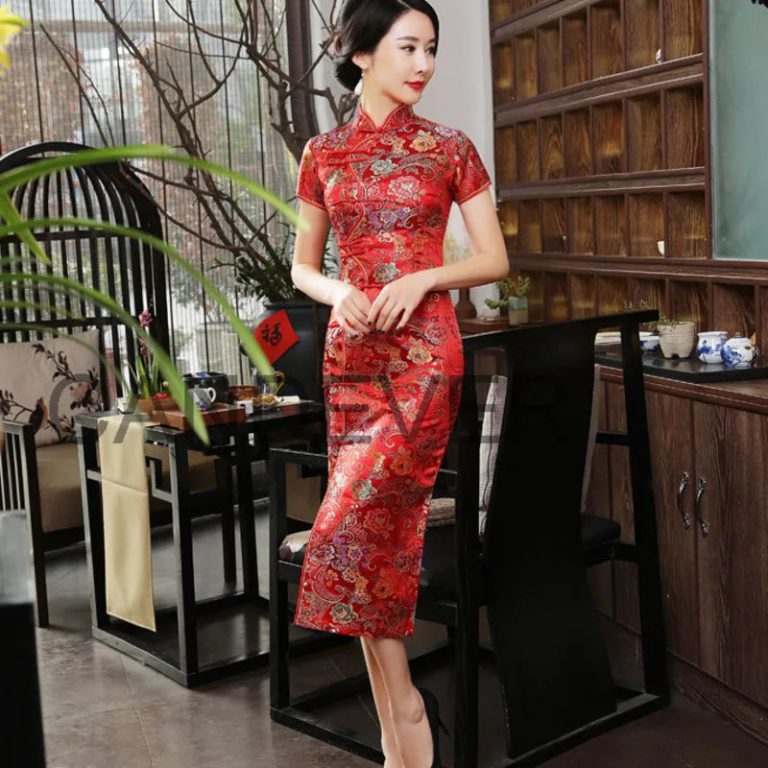 Raffinement et tradition : la robe Qipao en satin révélée pour sublimer votre élégance