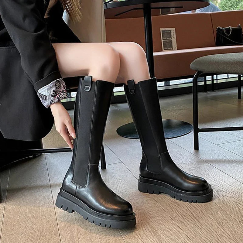 Les Bottes Incontournables pour un Hiver Élégant et Pratique