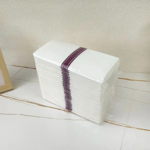 Serviettes en Papier Doré : L'Art de Sublimer Vos Événements