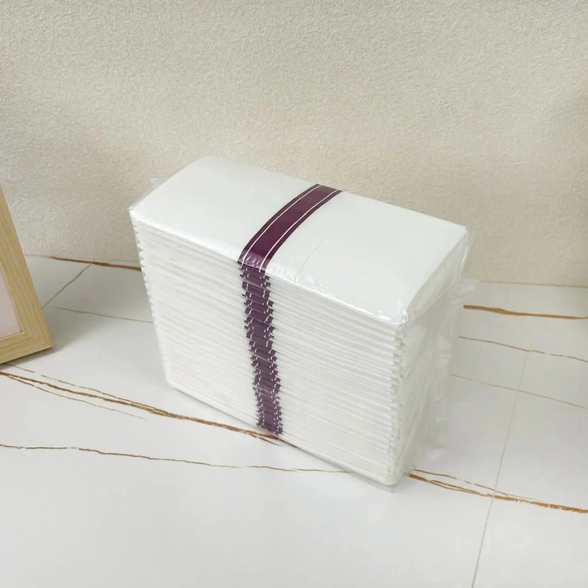 Serviettes en Papier Doré : L'Art de Sublimer Vos Événements