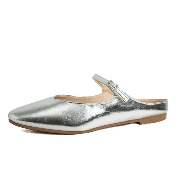 Élégance estivale : Sublimez votre look avec des mules en cuir souple et paillettes éblouissantes
