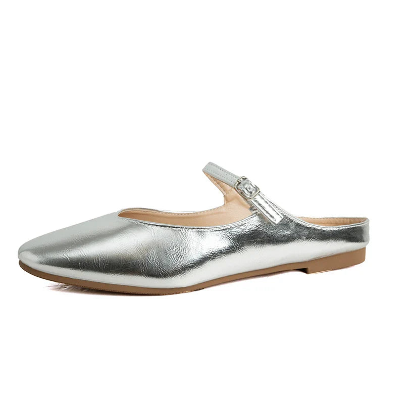 Élégance estivale : Sublimez votre look avec des mules en cuir souple et paillettes éblouissantes