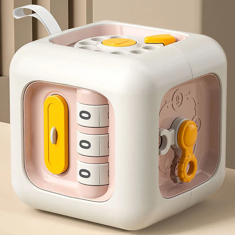 Stimuler l'éveil de bébé grâce à un cube sensoriel innovant