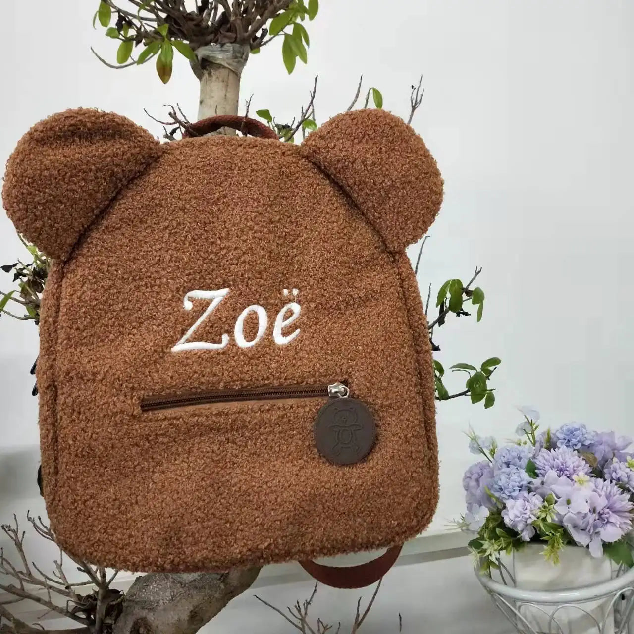 Adoptez un Voyage Stylé et Personnalisé avec le Sac à Dos Ours Brodé